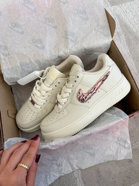 Nike Air Force 1 &rsquo;07 LX Molten Metal Swoosh Pack Pink #DNK11 фото