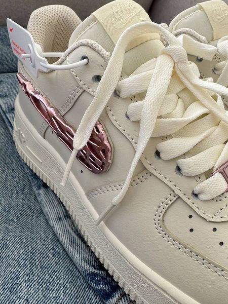 Nike Air Force 1 &rsquo;07 LX Molten Metal Swoosh Pack Pink #DNK11 фото