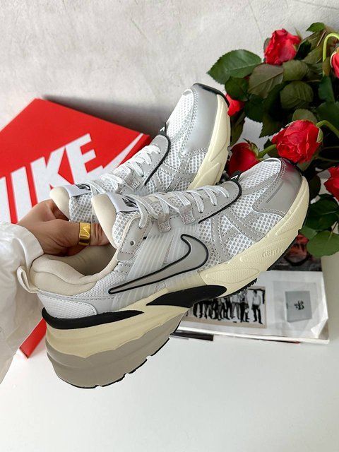 Nike V2K Run Summit White Metallic Silver DG5534 фото